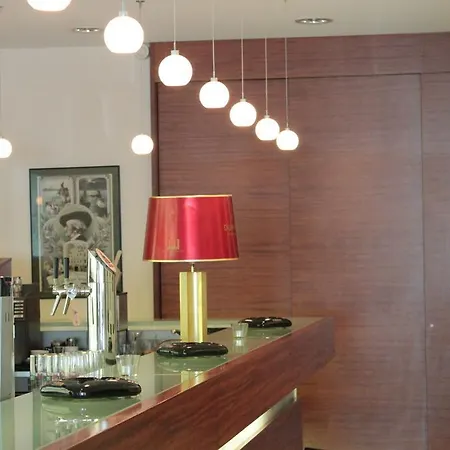 מלון Courtyard By Marriott