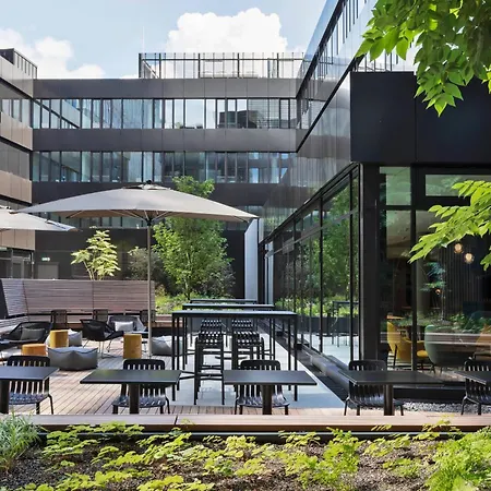 Отель Courtyard By Marriott 4*