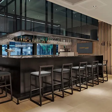 Отель Courtyard By Marriott