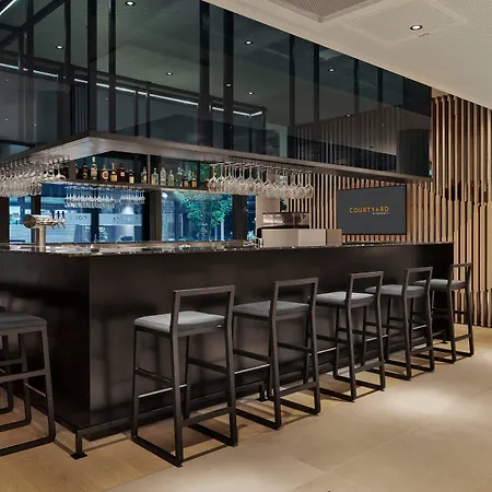 Отель Courtyard By Marriott 4*