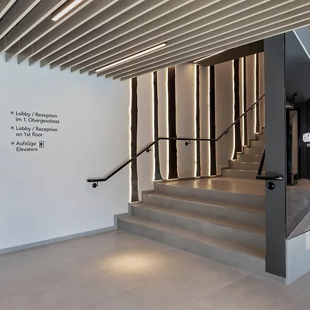 מלון Courtyard By Marriott 4*