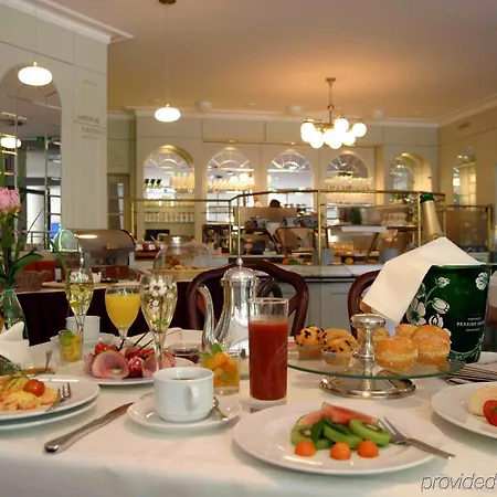 Courtyard By Marriott Отель