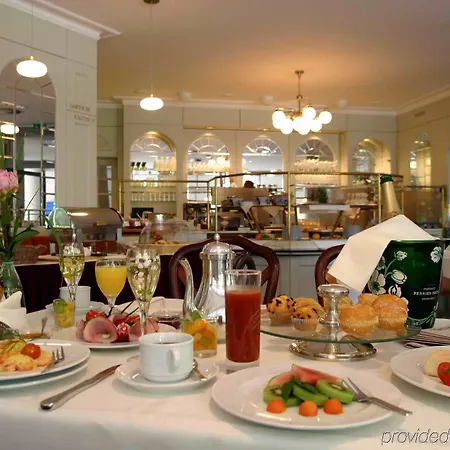 Courtyard By Marriott Hotel
