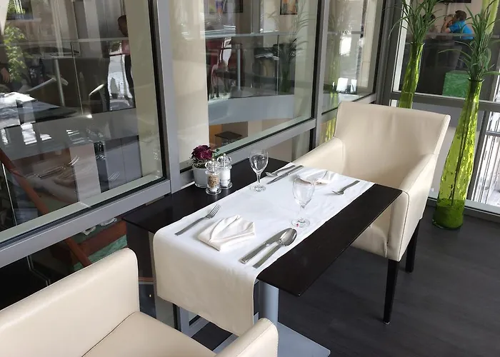 Courtyard By Marriott Hotell