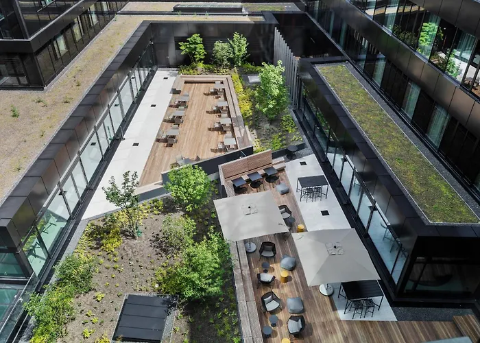 Courtyard By Marriott Hotell 4*