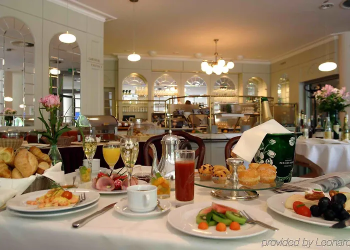 Courtyard By Marriott Hotell