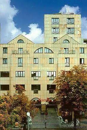 Courtyard By Marriott Hotell 4*